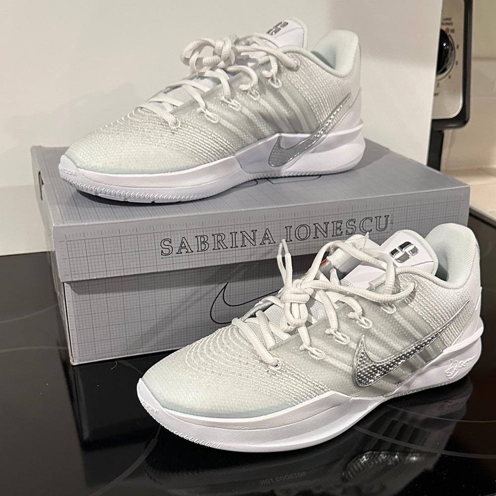 NEW IN BOX. Nike Sabrina 3 EP.  W 7.5 / M 9